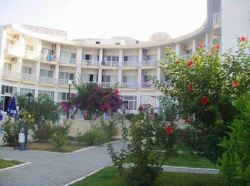 Sempati Hotel Lapithos  Exteriör bild