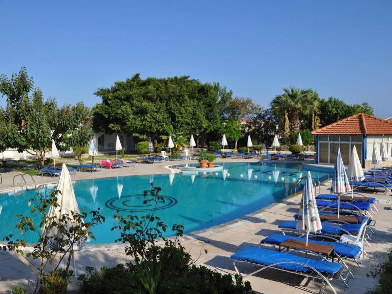Sempati Hotel Lapithos  Exteriör bild