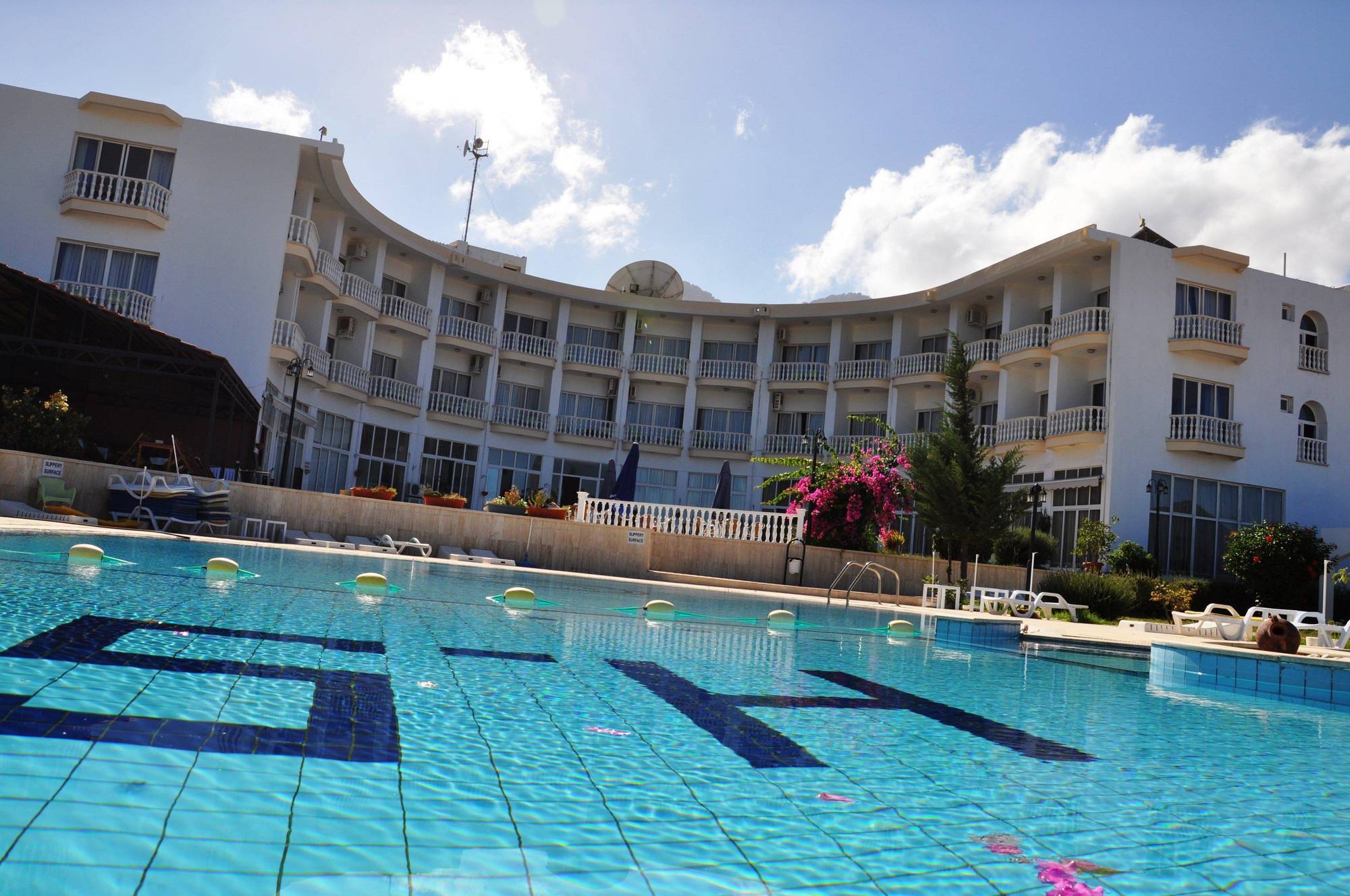 Sempati Hotel Lapithos  Exteriör bild