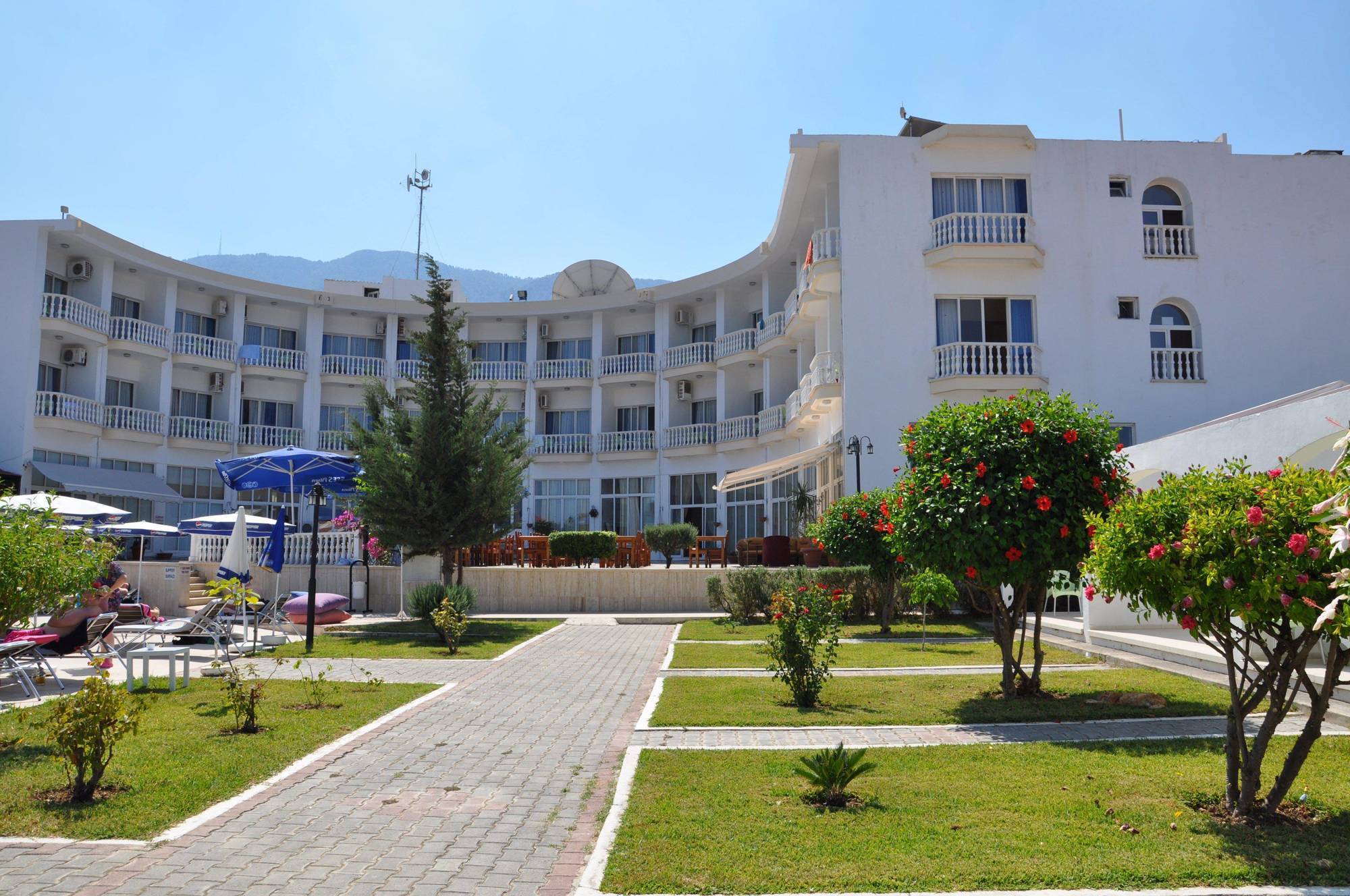 Sempati Hotel Lapithos  Exteriör bild