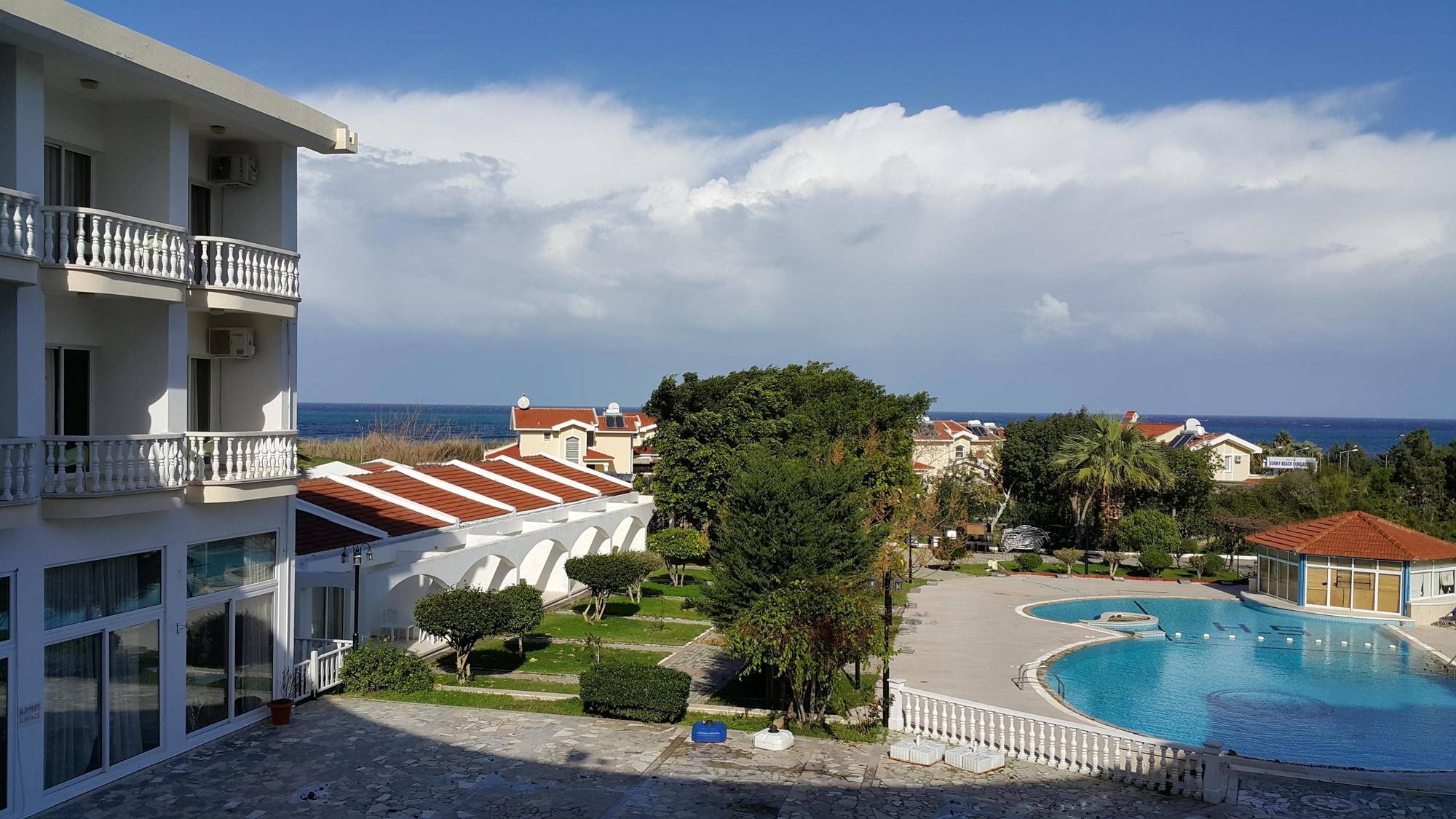 Sempati Hotel Lapithos  Exteriör bild
