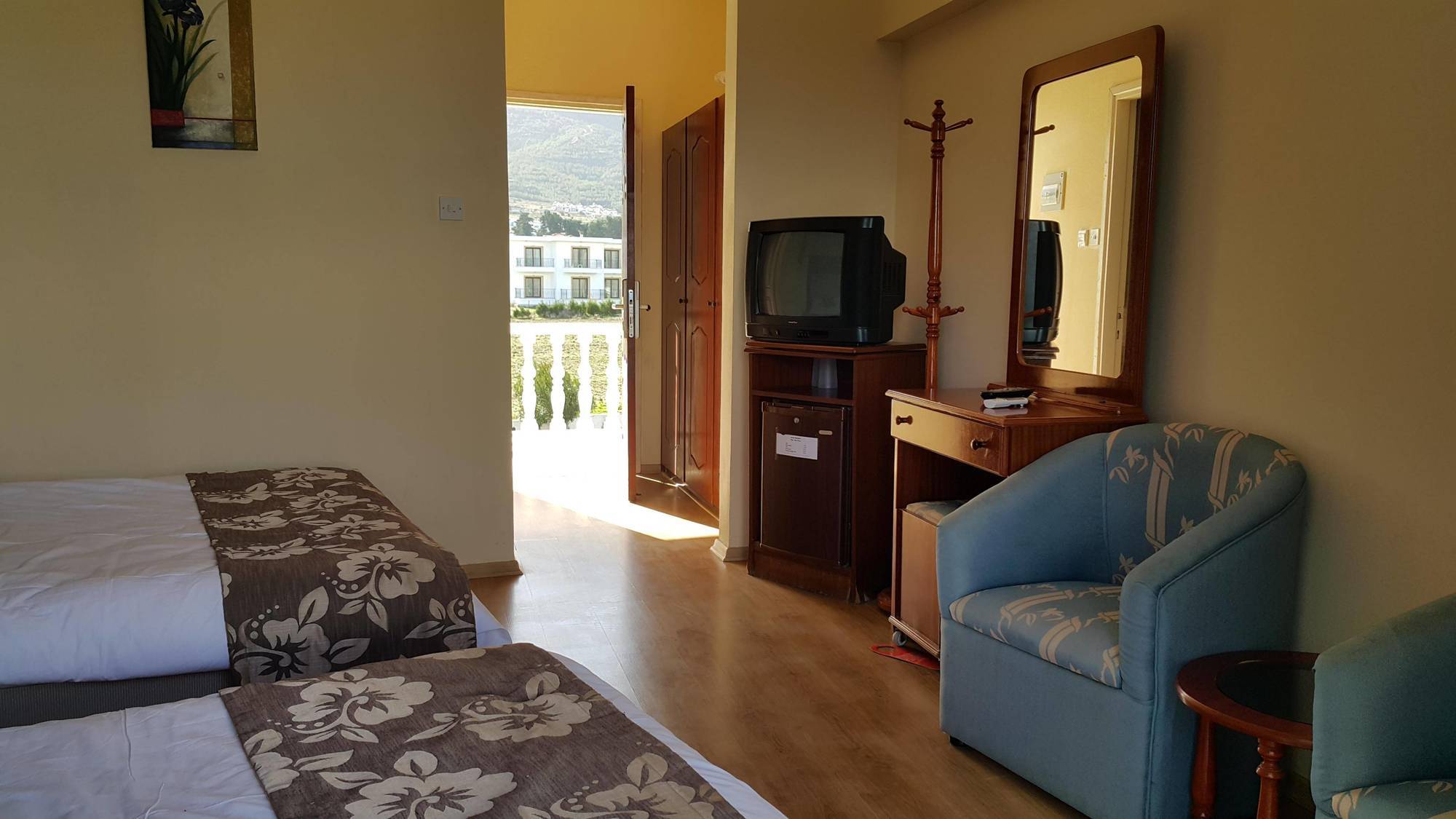 Sempati Hotel Lapithos  Exteriör bild